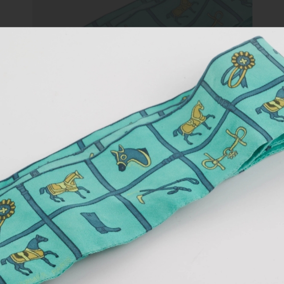 Chic Hermes Green Twilly Scarf  with Equestrian Print - Picture 4 of 8